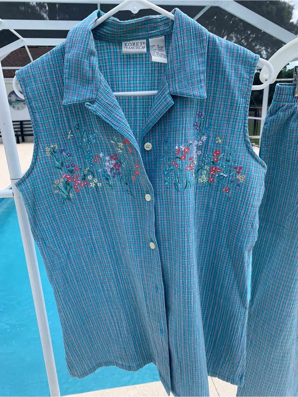 Koret Francisca Teal Floral Embroidered Sleeveless Blouse